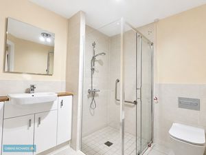 Shower room- click for photo gallery
